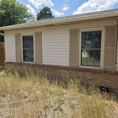 Home windows tinted on a Cañon City residence to cut heat and glare