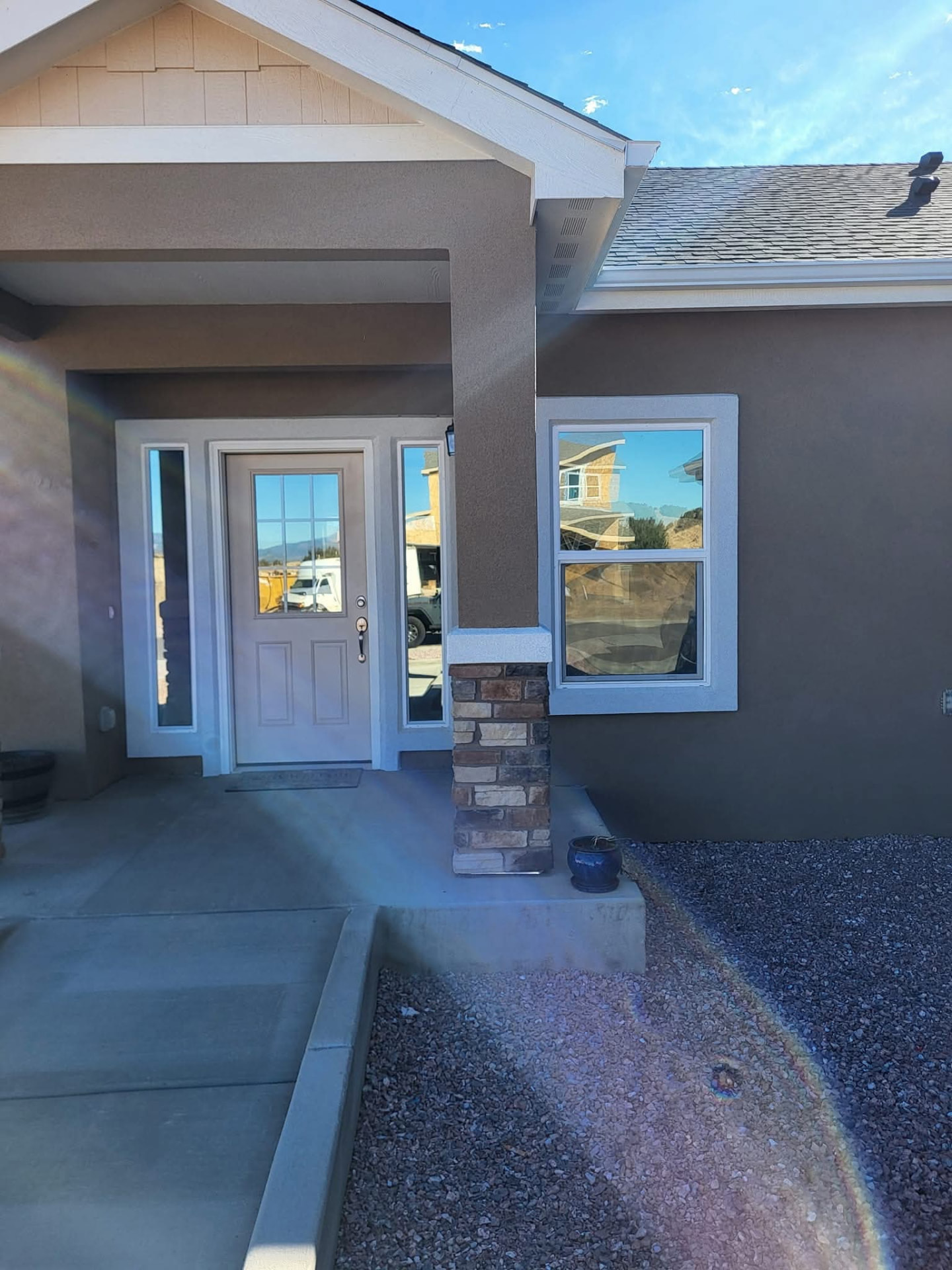 Cañon City home entry with tinted front windows and door sidelights